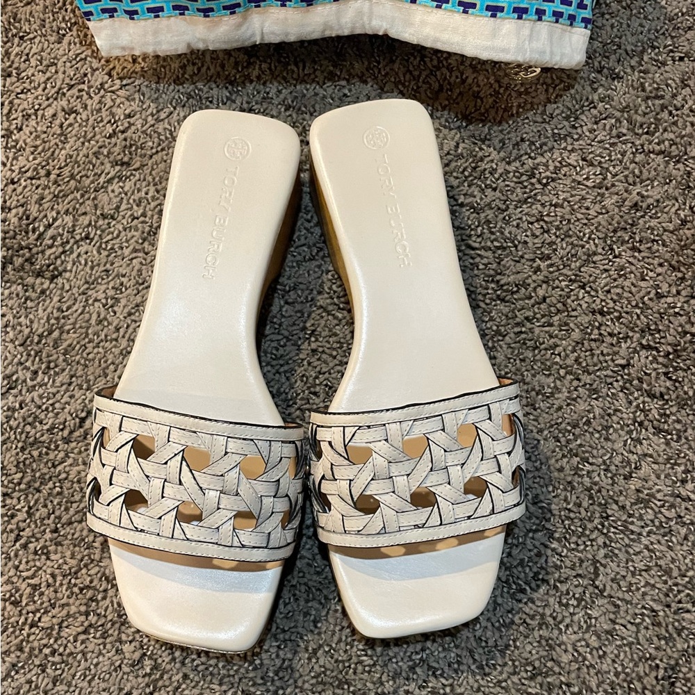 Tory Burch Basketweave Sandal size 9